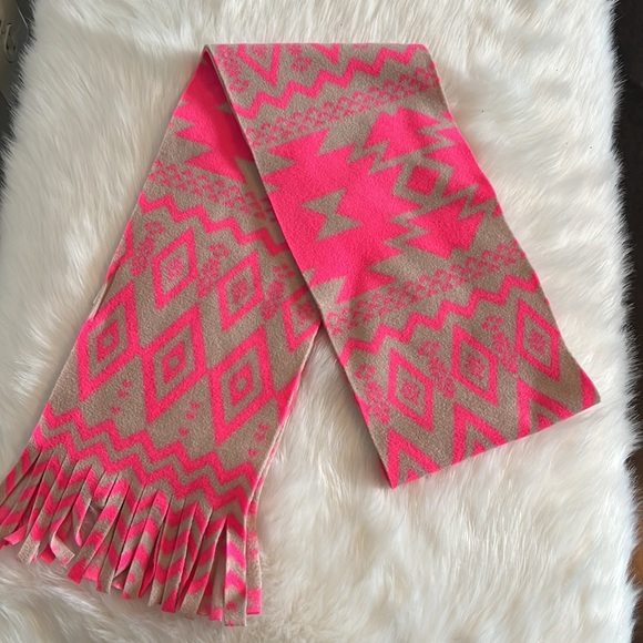 NWOT Old Navy Bright pink and Gray Fringe Aztec Design Fleece scarf - Picture 2 of 4